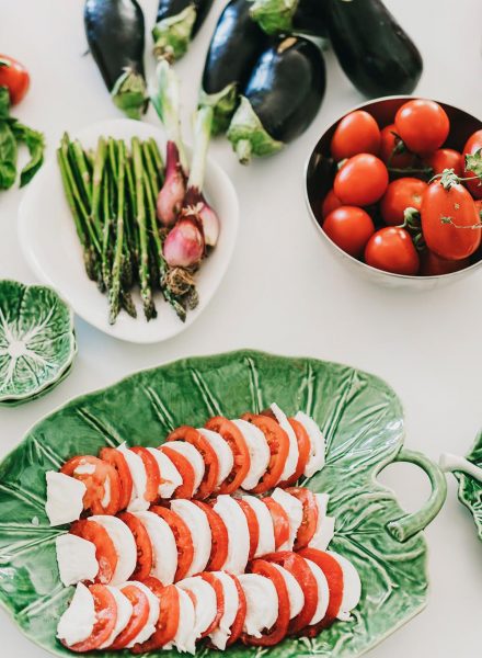 caprese salad recipe by delicious & sons