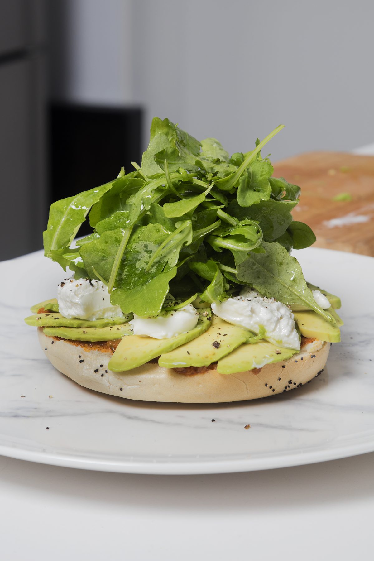 Bagel de Burrata y Aguacate por Sergi Ferrer — Delicious & Sons