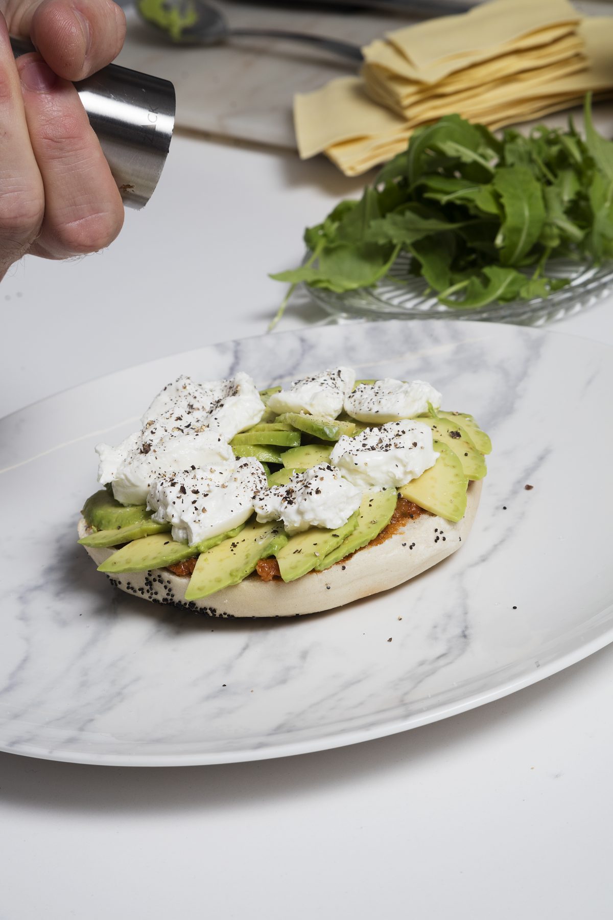 Bagel de Burrata y Aguacate por Sergi Ferrer — Delicious & Sons