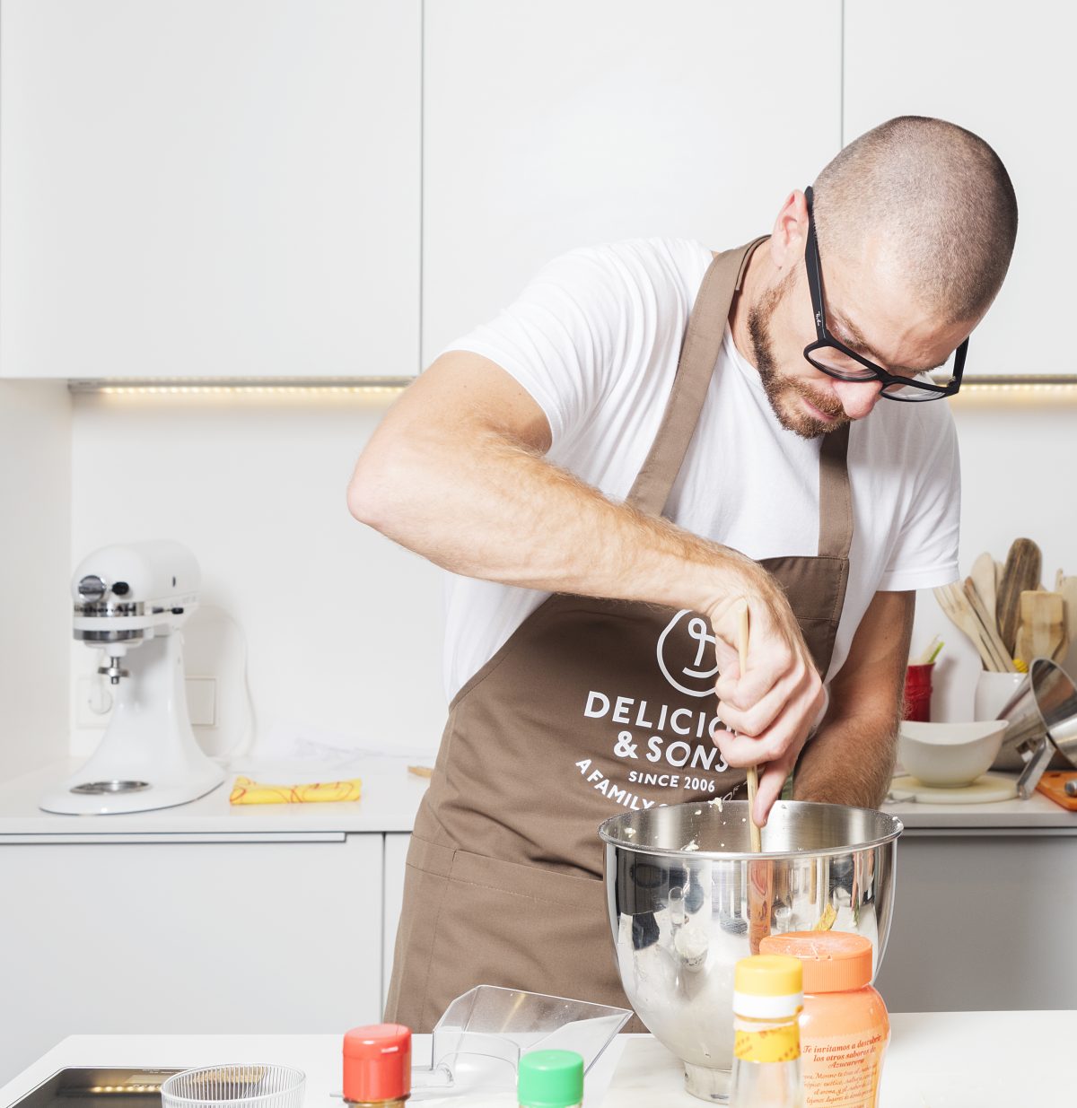 Cocinando Con Sergi Ferrer, Maestro Pastelero y Chef — Delicious & Sons