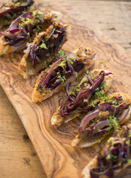 crostini-setas-porcini-y-cebolla