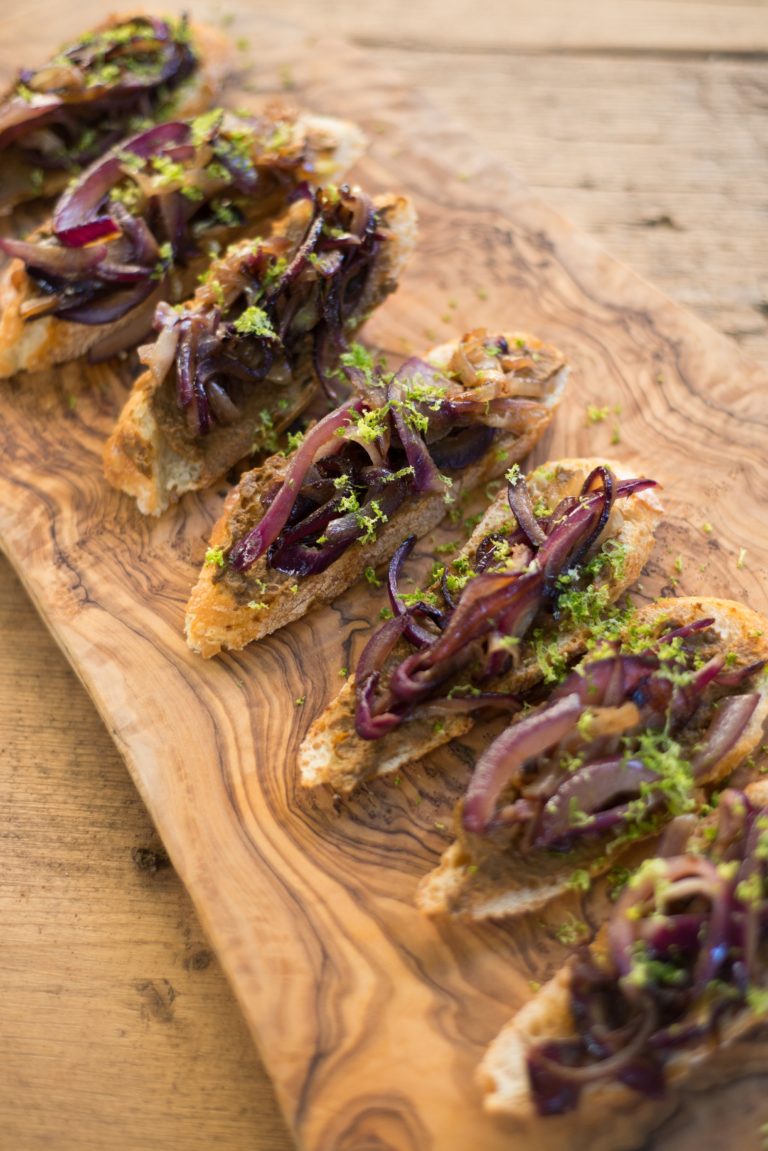 Crostini de Setas Porcini y Cebolla por The Forest Feast — Delicious & Sons