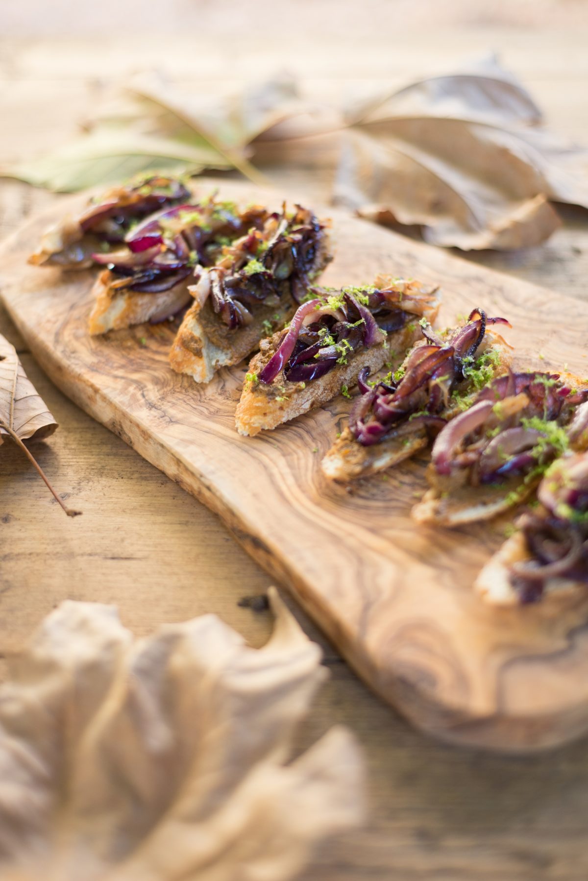 Crostini de Setas Porcini y Cebolla por The Forest Feast — Delicious & Sons