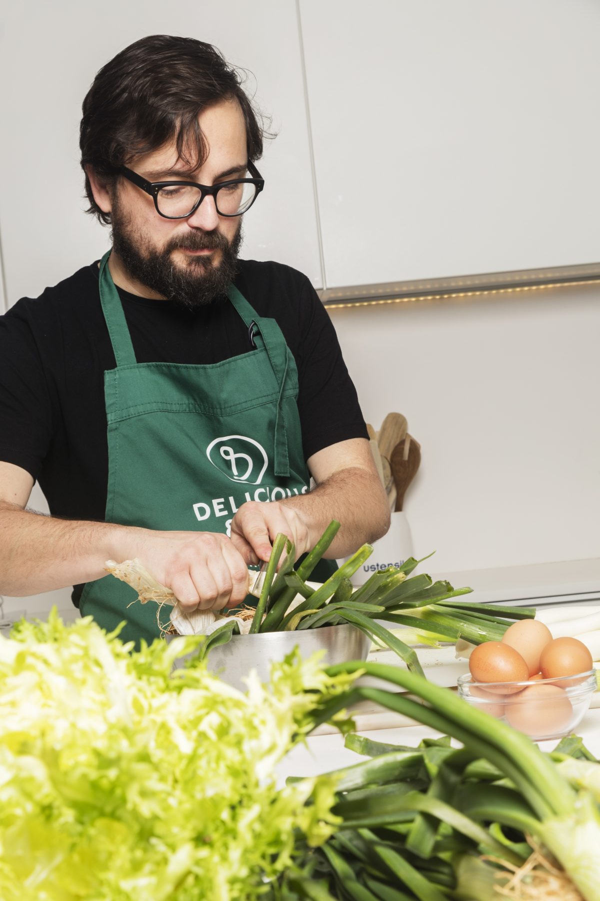 Cocinando Con Manel Guirado, Profesor de Cocina, Sumiller y Autor — Delicious & Sons