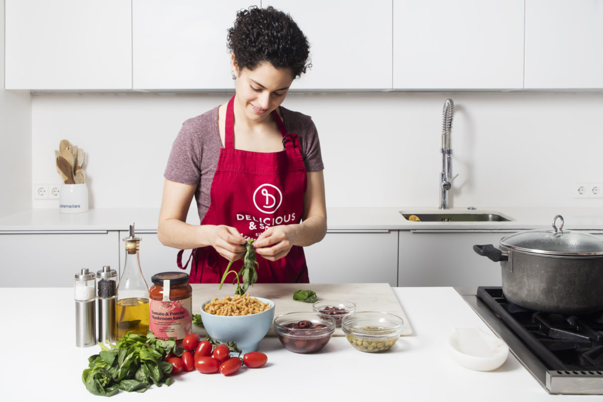 Pasta Proteica con Salsa de Tomate por Míriam Fabà — Delicious & Sons