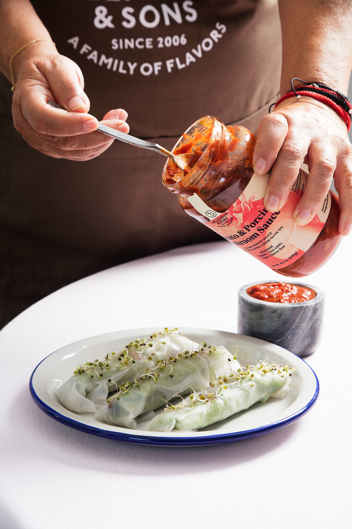 Rollitos Veganos de falsas “Angulas” con Salsa de Tomate y Setas Porcini por Anna Alós — Delicious & Sons