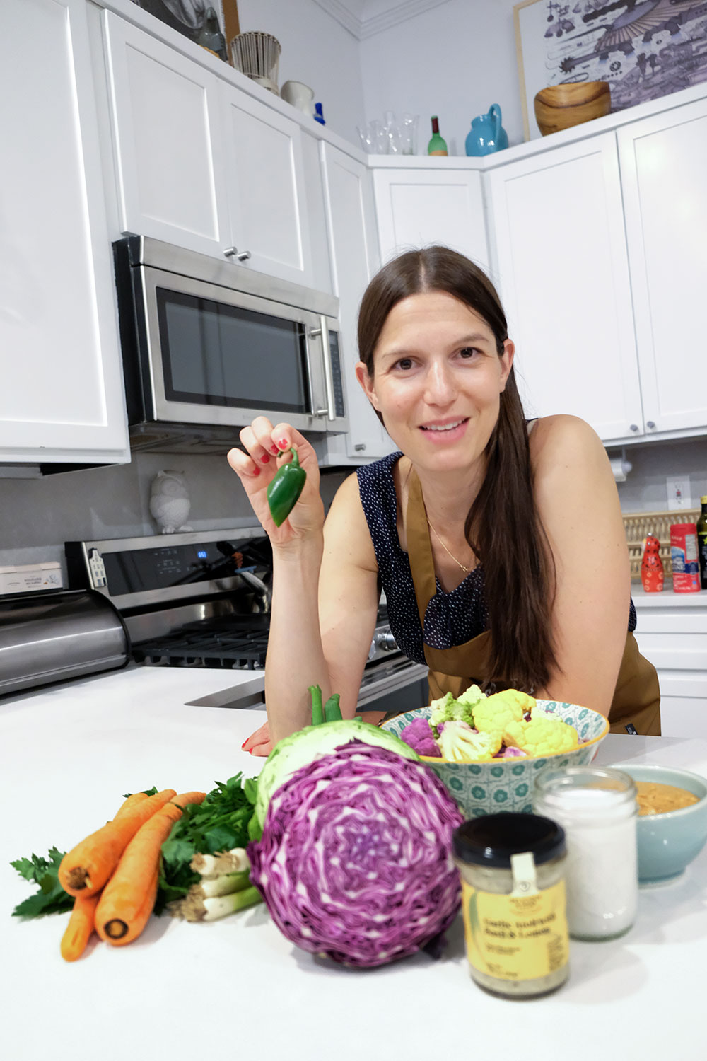 Ensalada con Aliño Picante de Cacahuete y Alioli por Courtney Zoffness — Delicious & Sons