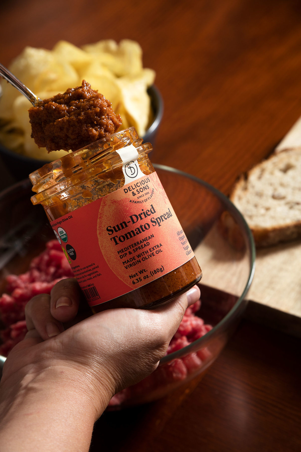 Sun-Dried Tomato Spread Burger by Isabel Tutusaus — Delicious & Sons