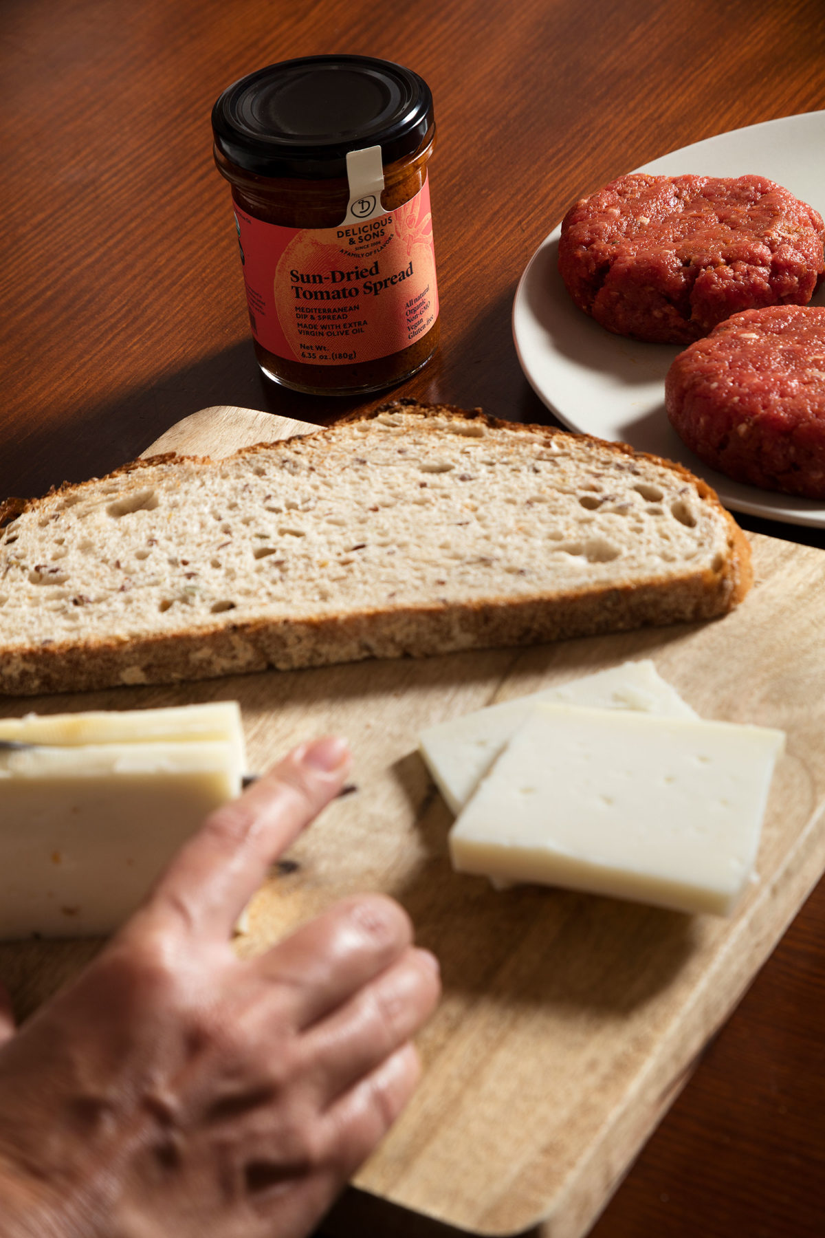 Sun-Dried Tomato Spread Burger by Isabel Tutusaus — Delicious & Sons