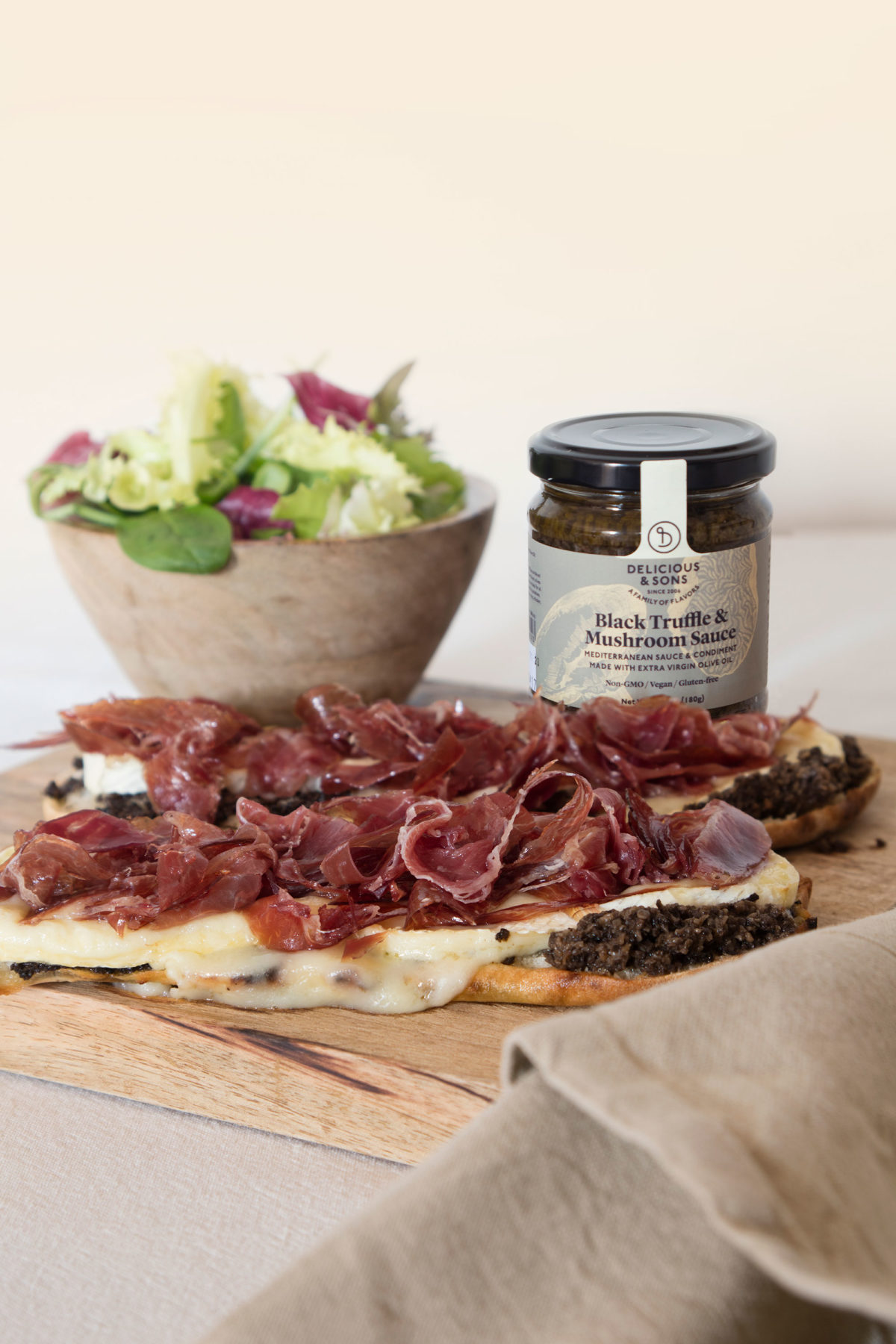 Mini Pizzas with Black Truffle Sauce by Isabel Tutusaus — Delicious & Sons