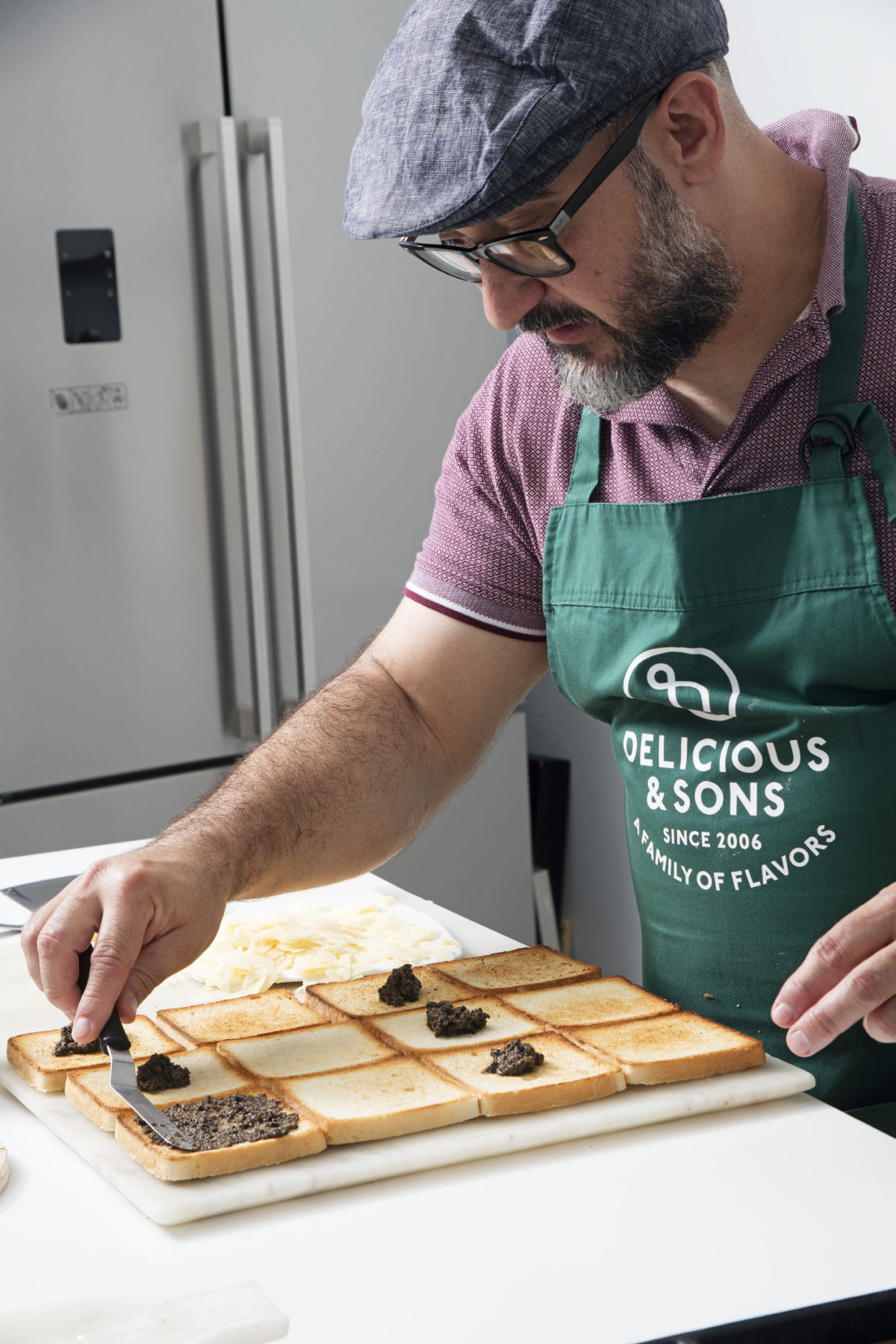 Cocinando con Dani Guerrero “Pantxeta” – Chef y Coleccionista de Libros de Cocina — Delicious & Sons