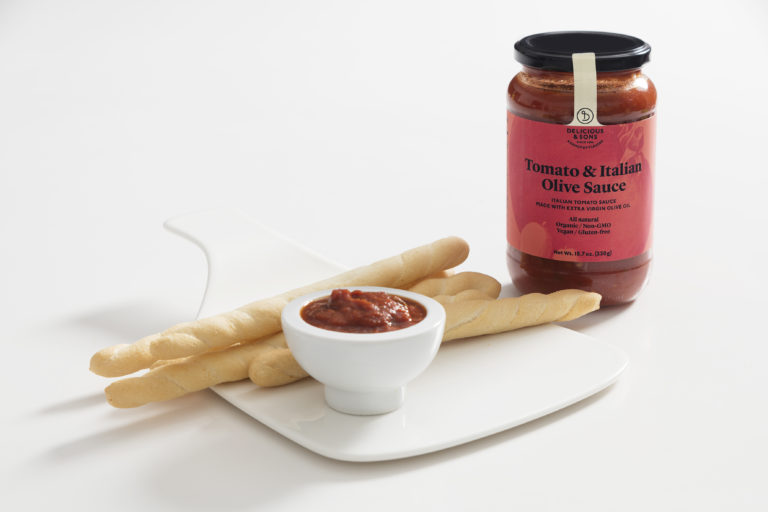 Tomato Sauce Dip with breadsticks by Mónica Navarro — Delicious & Sons