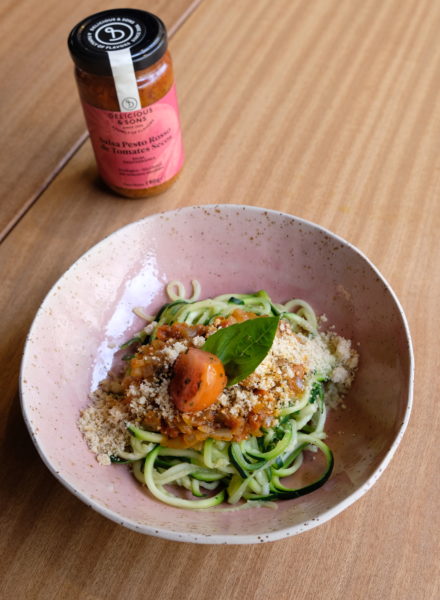 Zoodles-de-calabacín-con-pesto-Rosso