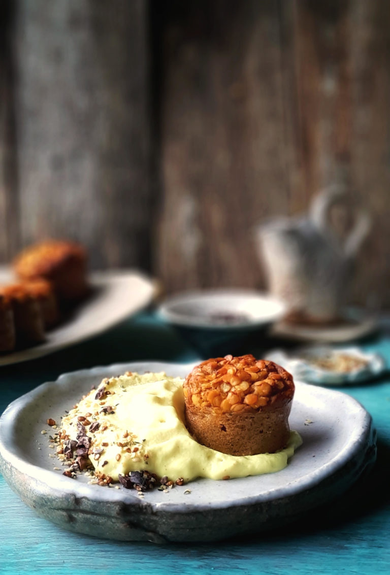 Muffins de Lentejas Rojas con Espuma de Coco y Alioli con Naranja y Azafrán por Alf Mota — Delicious & Sons