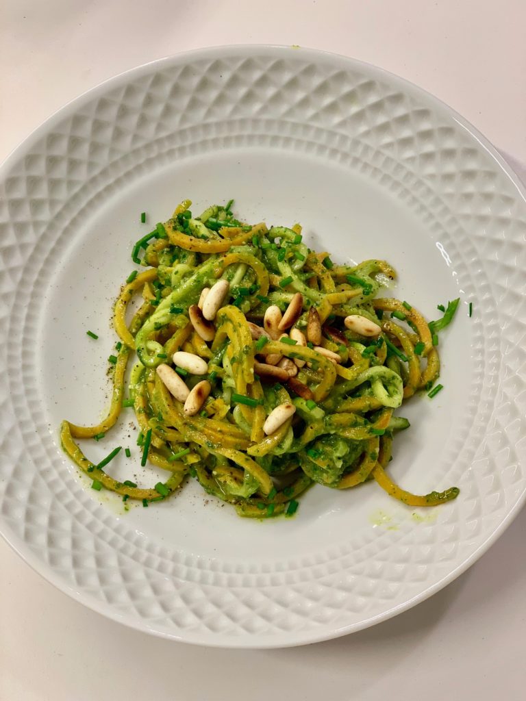 Zoodles de Boniato y Calabacín con Pesto Genovese por Ricky Mandle — Delicious & Sons