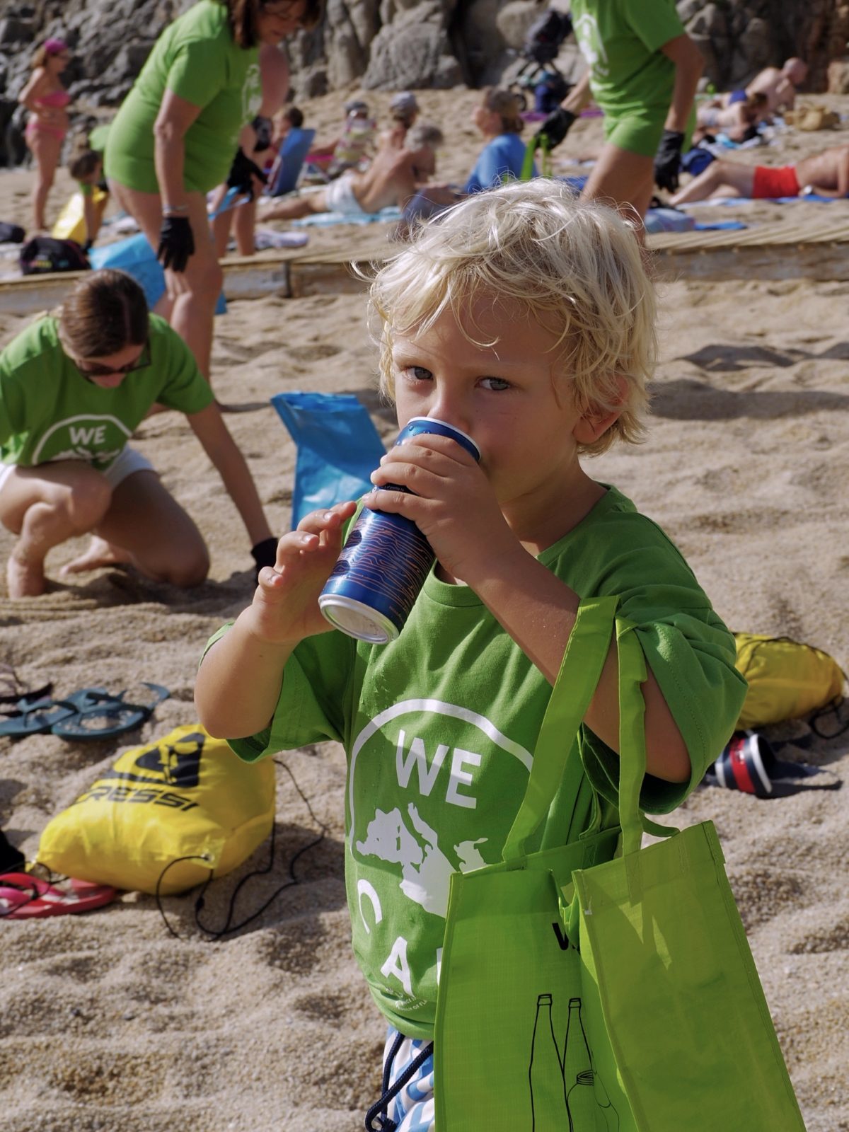 El Mediterráneo Agradece a 131 Voluntarios y 37kg de Residuos Recogidos — Delicious & Sons