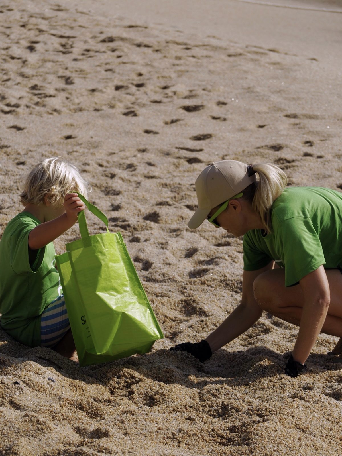 The Mediterranean Thanks 131 Volunteers and 82 lbs. of Garbage — Delicious & Sons