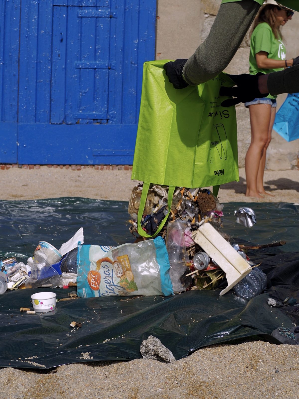 El Mediterráneo Agradece a 131 Voluntarios y 37kg de Residuos Recogidos — Delicious & Sons