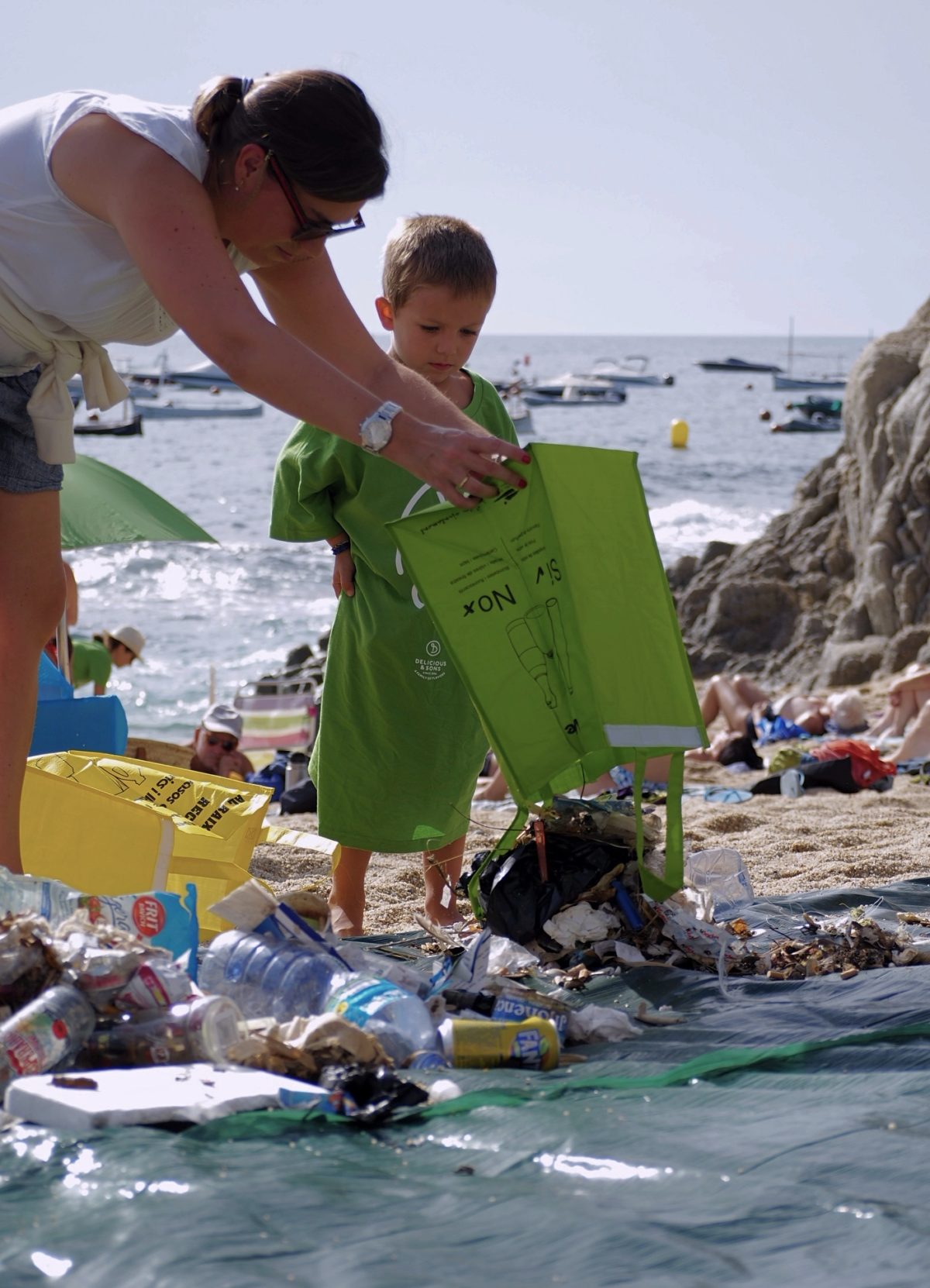 El Mediterráneo Agradece a 131 Voluntarios y 37kg de Residuos Recogidos — Delicious & Sons