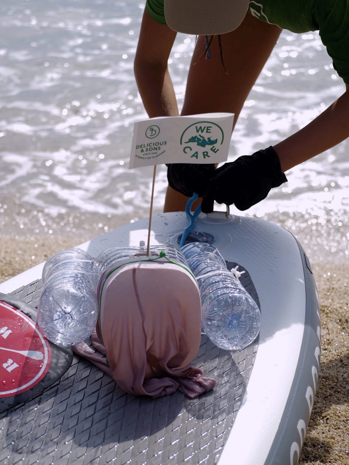 The Mediterranean Thanks 131 Volunteers and 82 lbs. of Garbage — Delicious & Sons