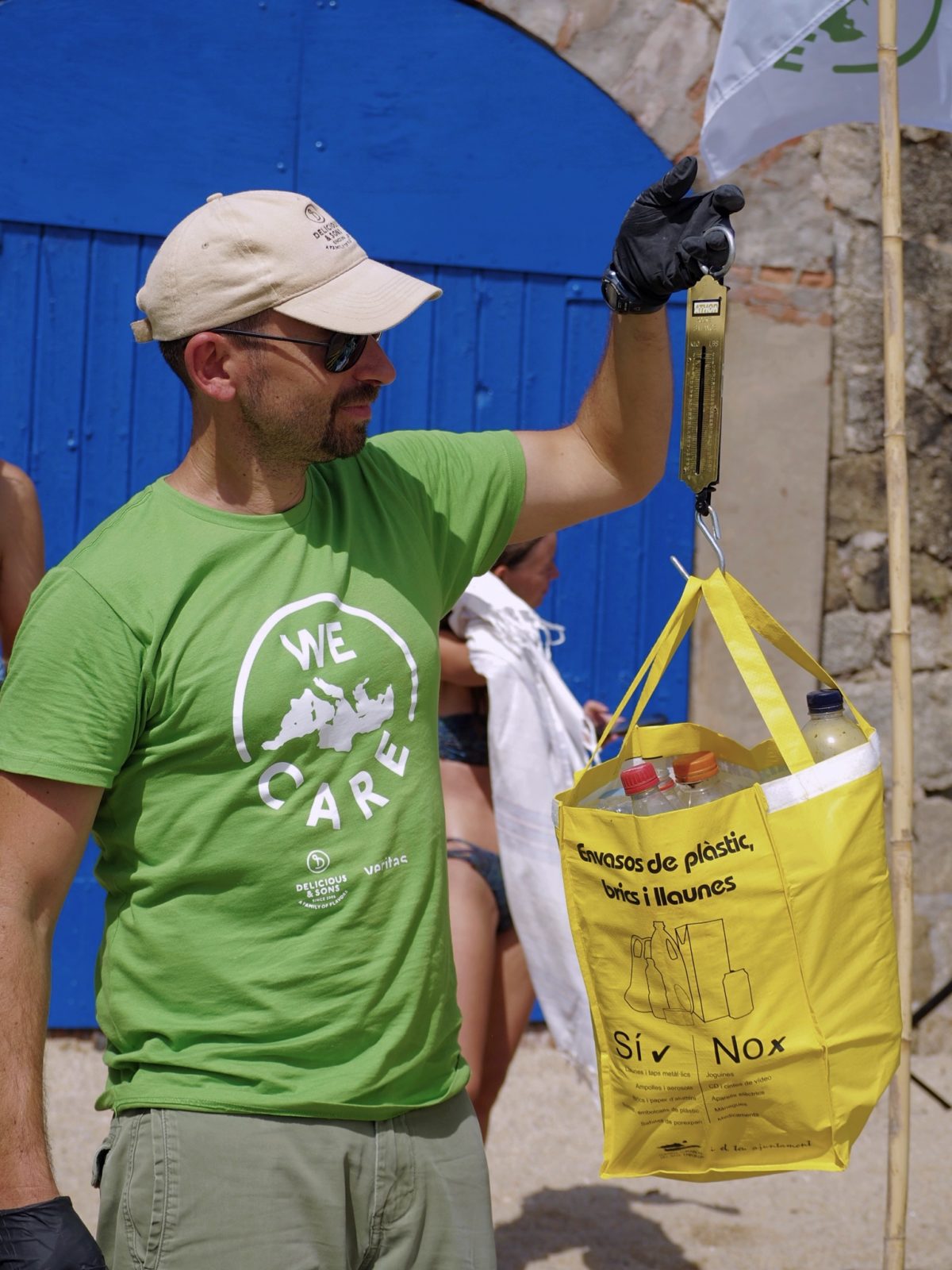 The Mediterranean Thanks 131 Volunteers and 82 lbs. of Garbage — Delicious & Sons