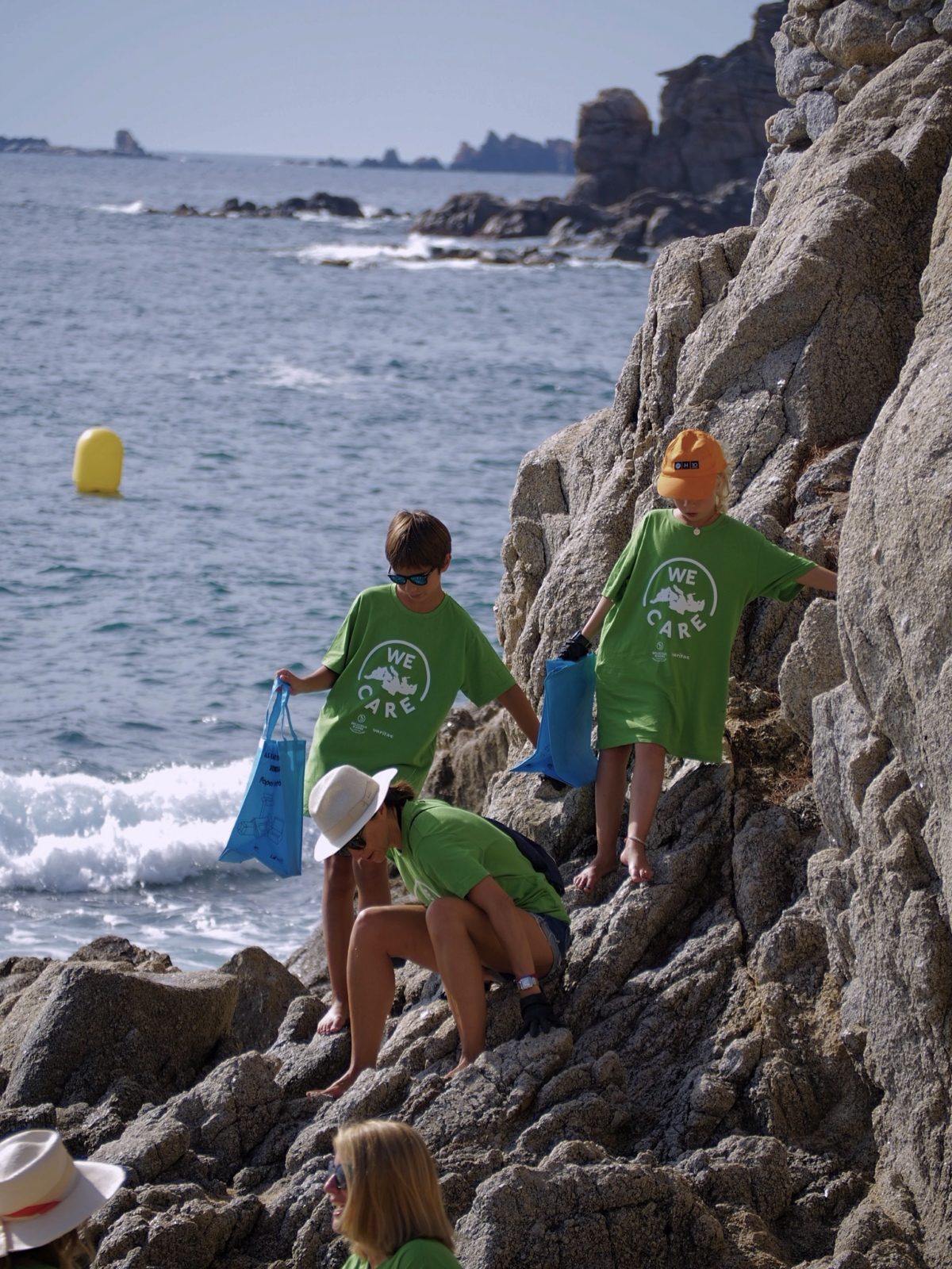 The Mediterranean Thanks 131 Volunteers and 82 lbs. of Garbage — Delicious & Sons