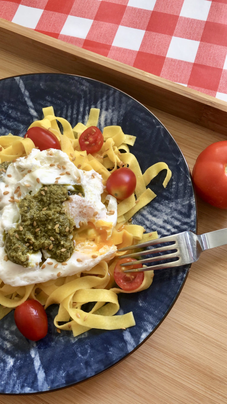 Pasta con Huevo Escalfado & Pesto Genovese — Delicious & Sons