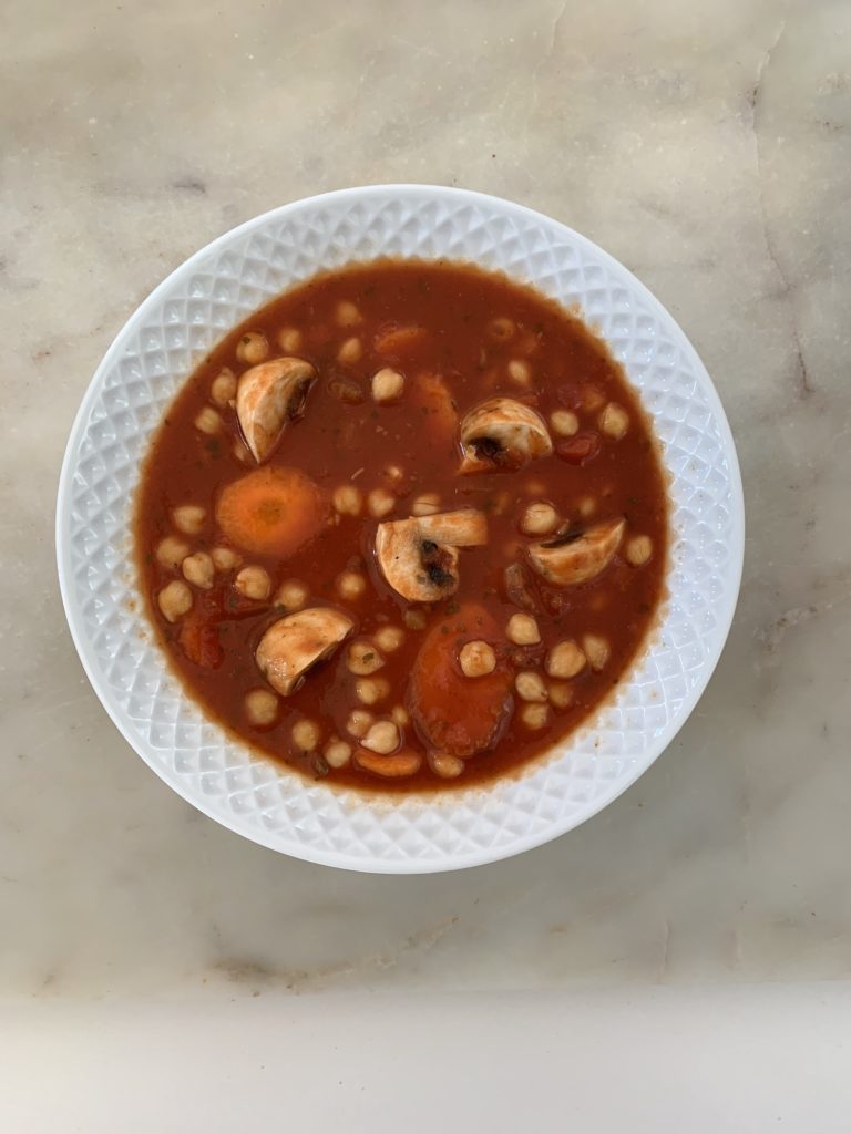 Estofado de Garbanzos con Tomate y Verduras por Mónica Navarro — Delicious & Sons