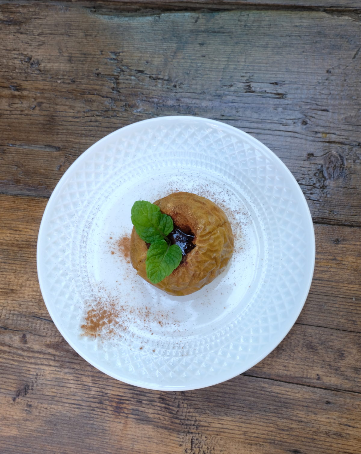 Baked Apple with Cinnamon and Ginger
